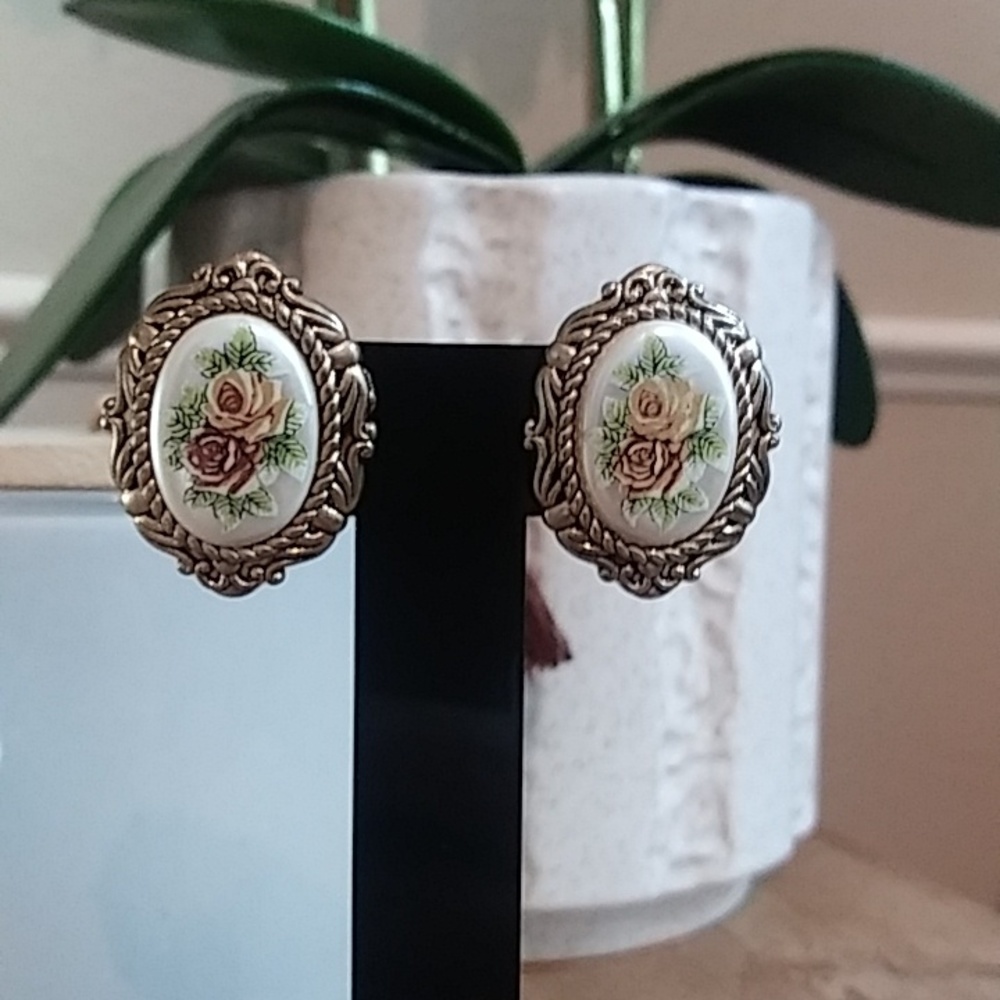 Vintage Roses Earrings Studs